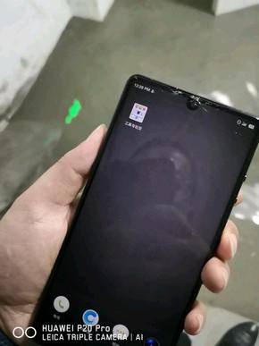 坚果R1全球首碎:美人尖坏了还能用吗?