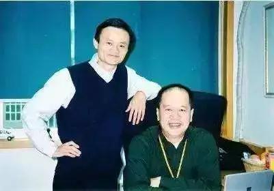 马云不离场