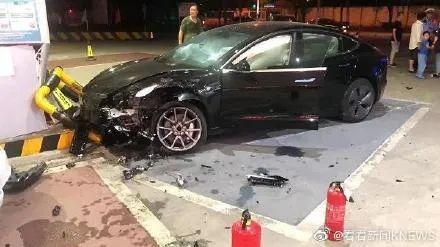 南充女子驾特斯拉发生严重车祸,致2死6伤,警方通报