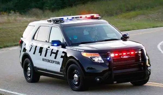 AI|全无人RoboTaxi违章被抓后上演突然逃逸的离奇一幕 交警都懵了