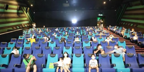 电影公司生存指南:有的“院转网”突围求生 有的则坚守传统阵地