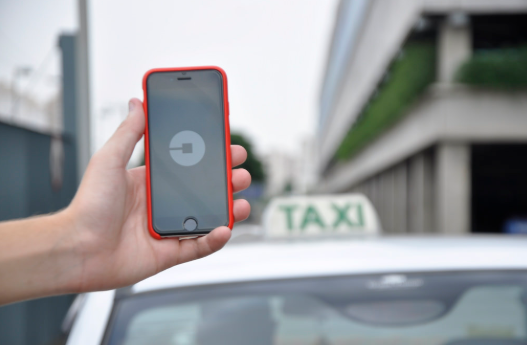 西班牙同意限制向Uber颁布执照 出租车司机结束罢工