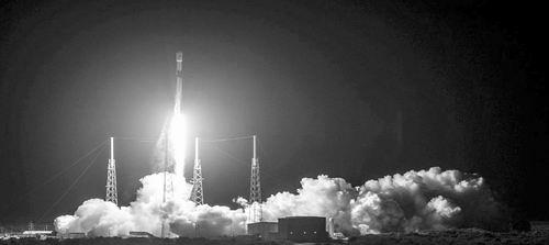星链计划首批卫星发射现场。图片来源：SpaceX