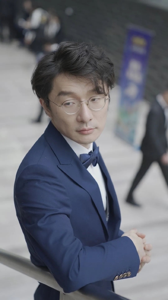 解说Alan，图源守望先锋联赛官方微博