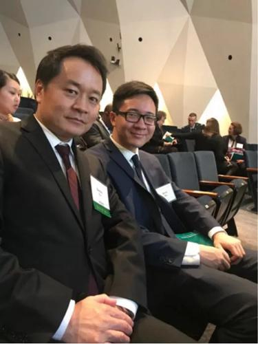 谢晓亮与长子近影
