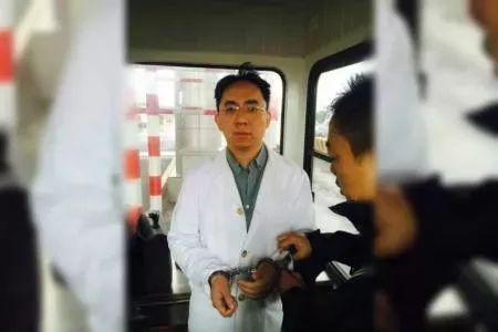 徐翔2015年11月1日被司法部门带走，图源网络