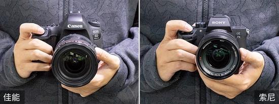 从上手体验来看，两款相机的便携性基本相同