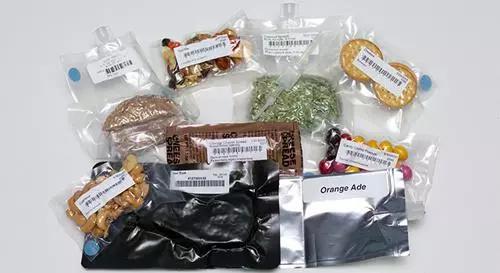 国际空间站航天员目前使用的航天食品。图片来源：NASA