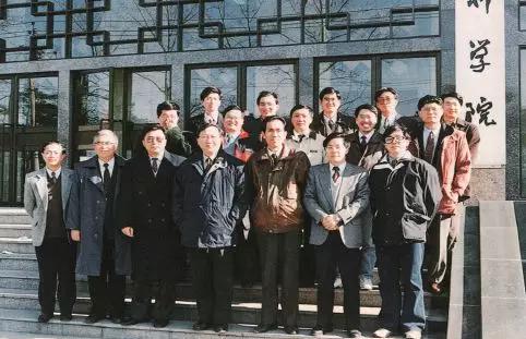乐彩平台网址·市一师附小师生寒冬送温暖捐7000多件衣服给公益项目