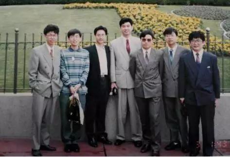 图注：1994年访问美国，左起刘启武、李一男、杨汉超、徐文伟、郑宝用、黎健、毛生江