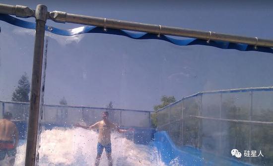 （“湿身”的拉里佩奇）