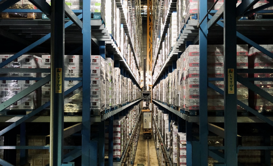 仓库中的堆垛