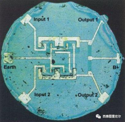 1959年8月仙童公司展示的第一块商业集成电路