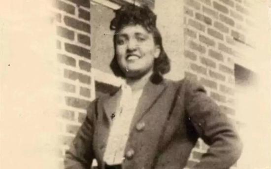 Henrietta Lacks*注:宫颈癌主要是由于人类乳突病毒(HPV)长期慢性感染子宫颈上皮细胞,细胞癌化导致的癌症。另外,抽烟、常用避孕药、多重性伴侣、不安全性行为等也是诱发宫颈癌的危险因子。