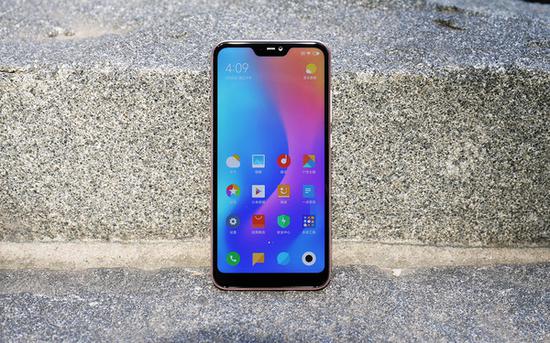 荣耀畅玩8C评测对比红米6 Pro 谁领风骚?