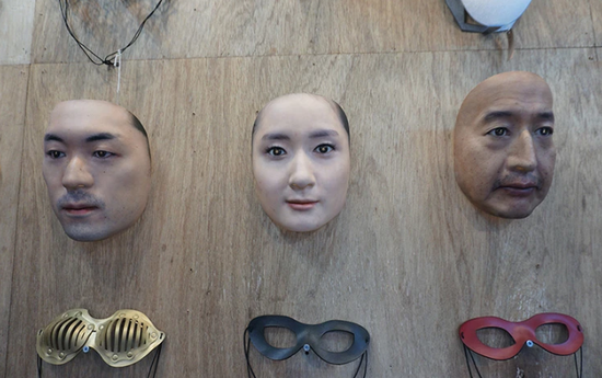 shuhei okawara 通过 3d 打印和特殊技术设计出了一款人脸面具(如下图