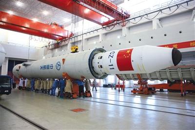 工作人员进行发射前准备。中国运载火箭技术研究院供图