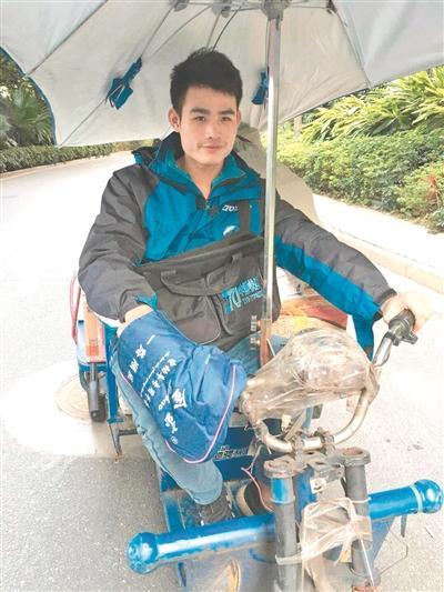 王杰铭在送快递途中。