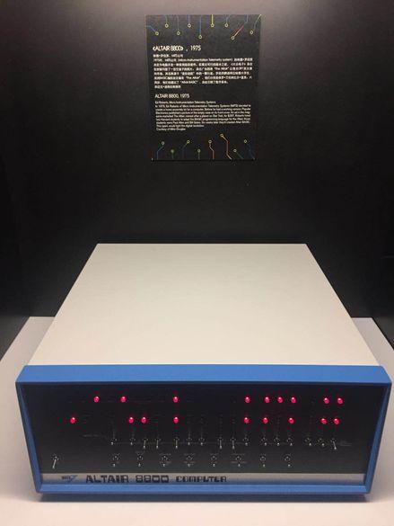 《ALTAIR 8800》，1975 埃德-罗伯茨，MITS公司