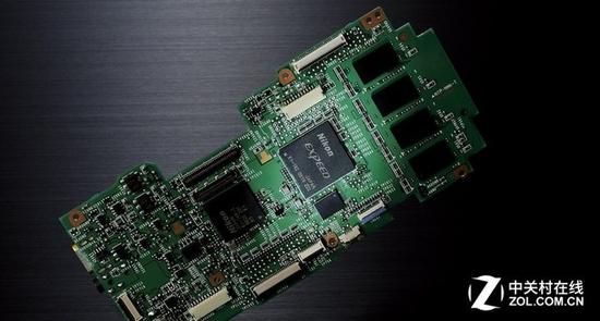 现阶段，提升像素在两个方面，一方面提升传感器工艺，一方面提升算法与处理器性能