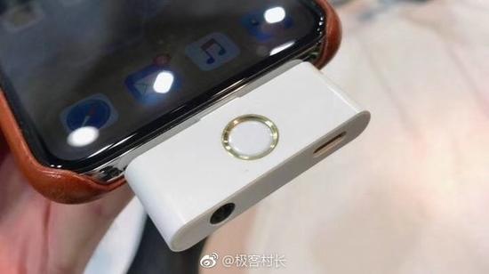 iPhone X扩展Home键(图片来自微博)