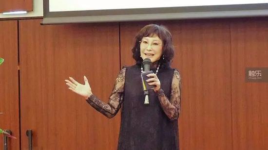 第一款乙女游戏《安琪莉可》的制作人襟川惠子