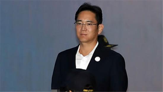 朴槿惠亲信干政后续：被关押的李在镕“获释”
