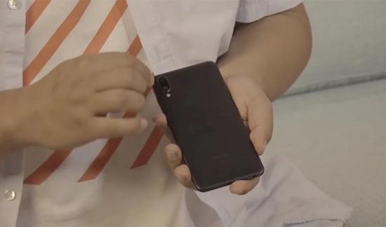 李楠曝光魅蓝E3真机 金属材质/竖排双摄