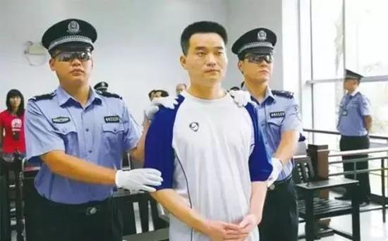 2005年，原健力宝董事长张海因职务侵占与挪用资金获刑