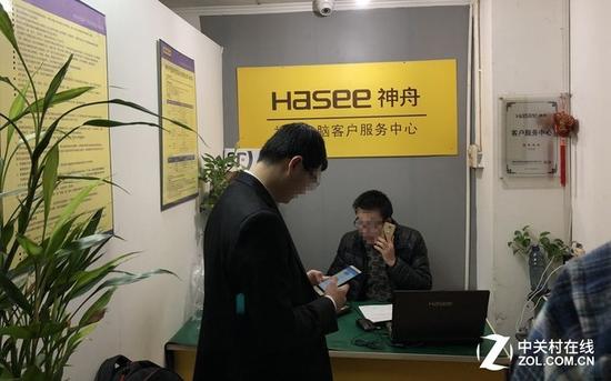 只有一名工作人员,似乎没有配备维修人员