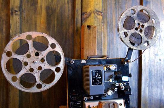 胶片放映机正逐步被数字放映机淘汰。
