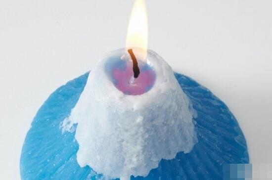 点燃后散发樱花香味的富士山蜡烛 谁不想要？