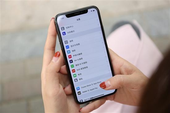 安卓人脸识别是玩具? iPhone X人脸解锁对比一