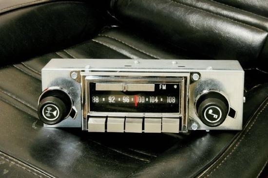70年代早期的车载音频系统