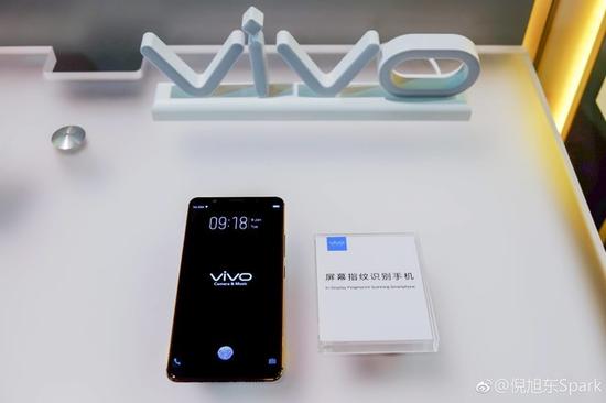 vivo屏幕下指纹(图片来自微博)