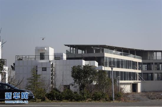 这是被张小雷包装为“价值达100亿”的“老山森林公园度假村”项目。其实,这是一块航空用地,“钱宝系”企业购买该地块仅花了2亿多元,目前也处于闲置状态(1月15日摄)。 新华社记者 朱国亮 摄