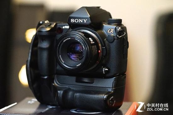 索尼a900与尼康D3X，是2008年的两款2400万像素单反