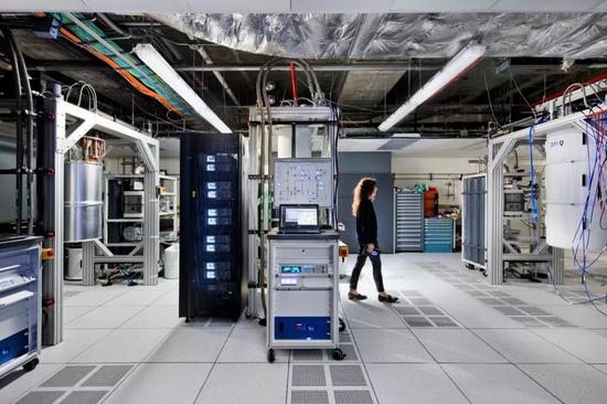 IBM 的量子计算中心， Connie Zhou for IBM