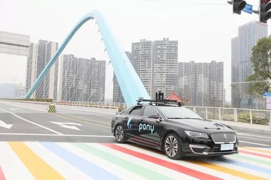 ▲小马智行车队上路 （来源：36氪）