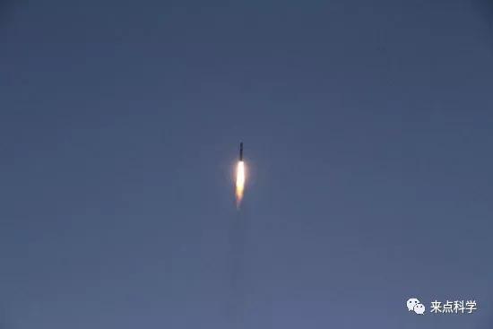 那只“猴子”果然没让我们失望!悟空号终取回"真经" (悟空飞天,邱晨辉摄)