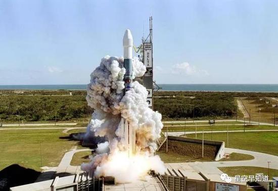 2005年1月13日,“深度撞击”探测器从卡纳维拉尔角发射升空 来源: NASA