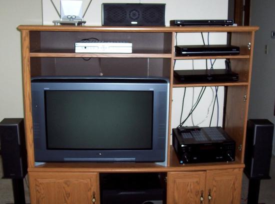 过去家庭影院的显示设备还是CRT电视