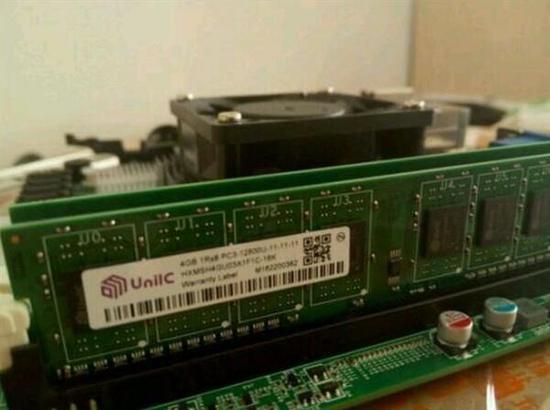 疑似紫光DDR4内存(图片来源于快科技)