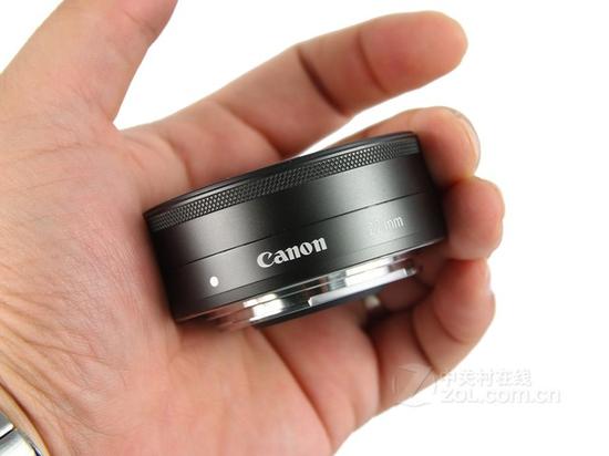 EF-M镜头系统中光圈最大的就是这支22mm F2了，不过便携性确实好