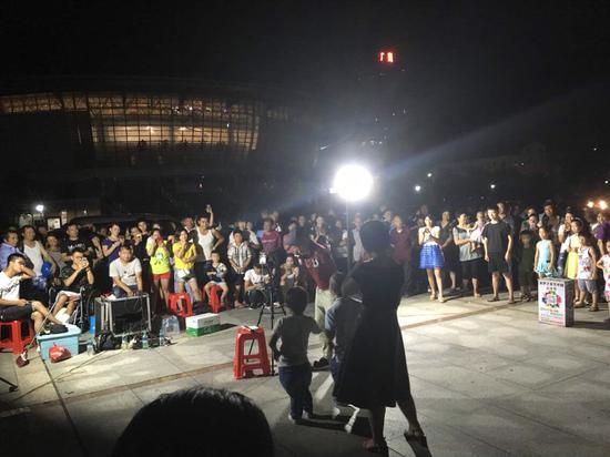 正在直播的快手网红（照片拍摄于去年10月）