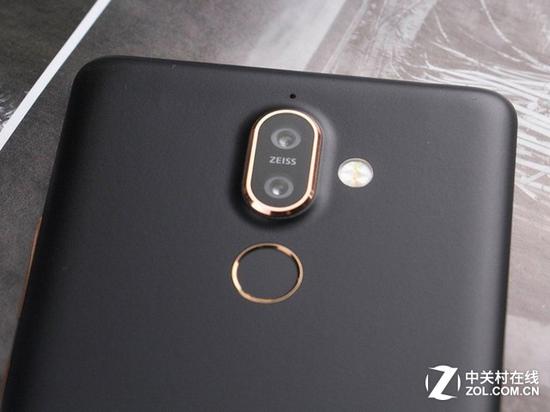 三颗蔡司认证镜头的诺基亚7 Plus