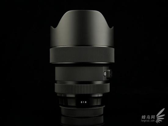适马14-24mm f/2.8 HSM Art后面