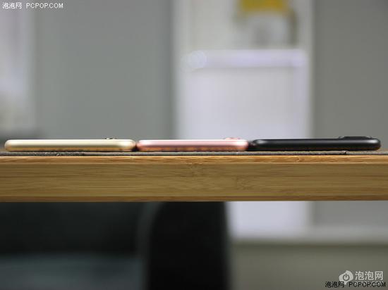 从左到右依次:iPhone 6s、iPhone 7、iPhone 7 Plus