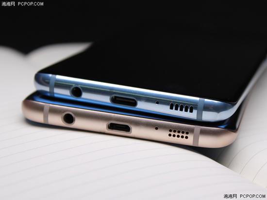 三星依旧保留了3.5毫米音频接口,图为S8(上)和S7 Edge,最新的S9也保留了