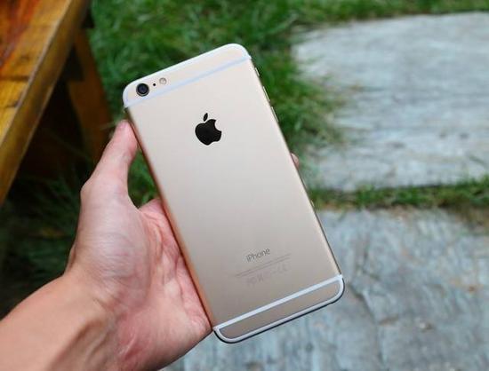 5.5英寸的iPhone6 Plus其实已经接近握持极限了